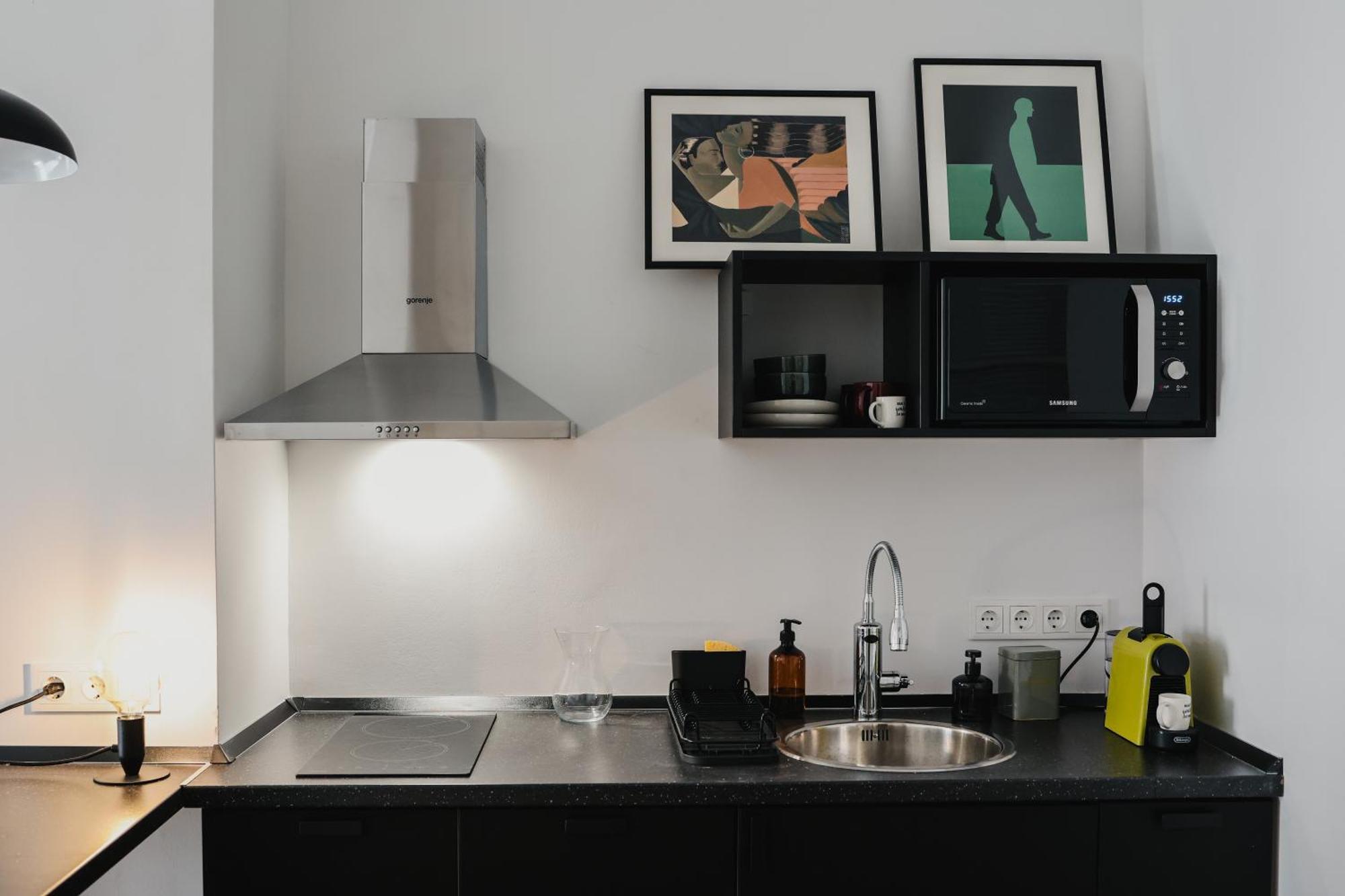 New 1bdr Modern Bauhaus Flat