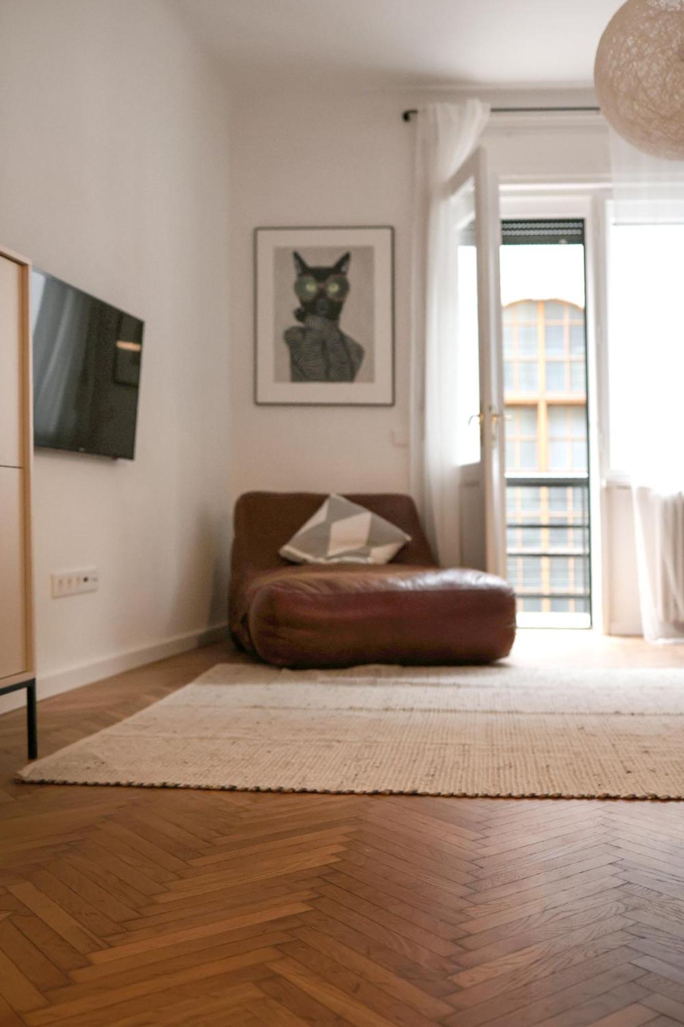 Apartment New 1bdr Modern Bauhaus Flat