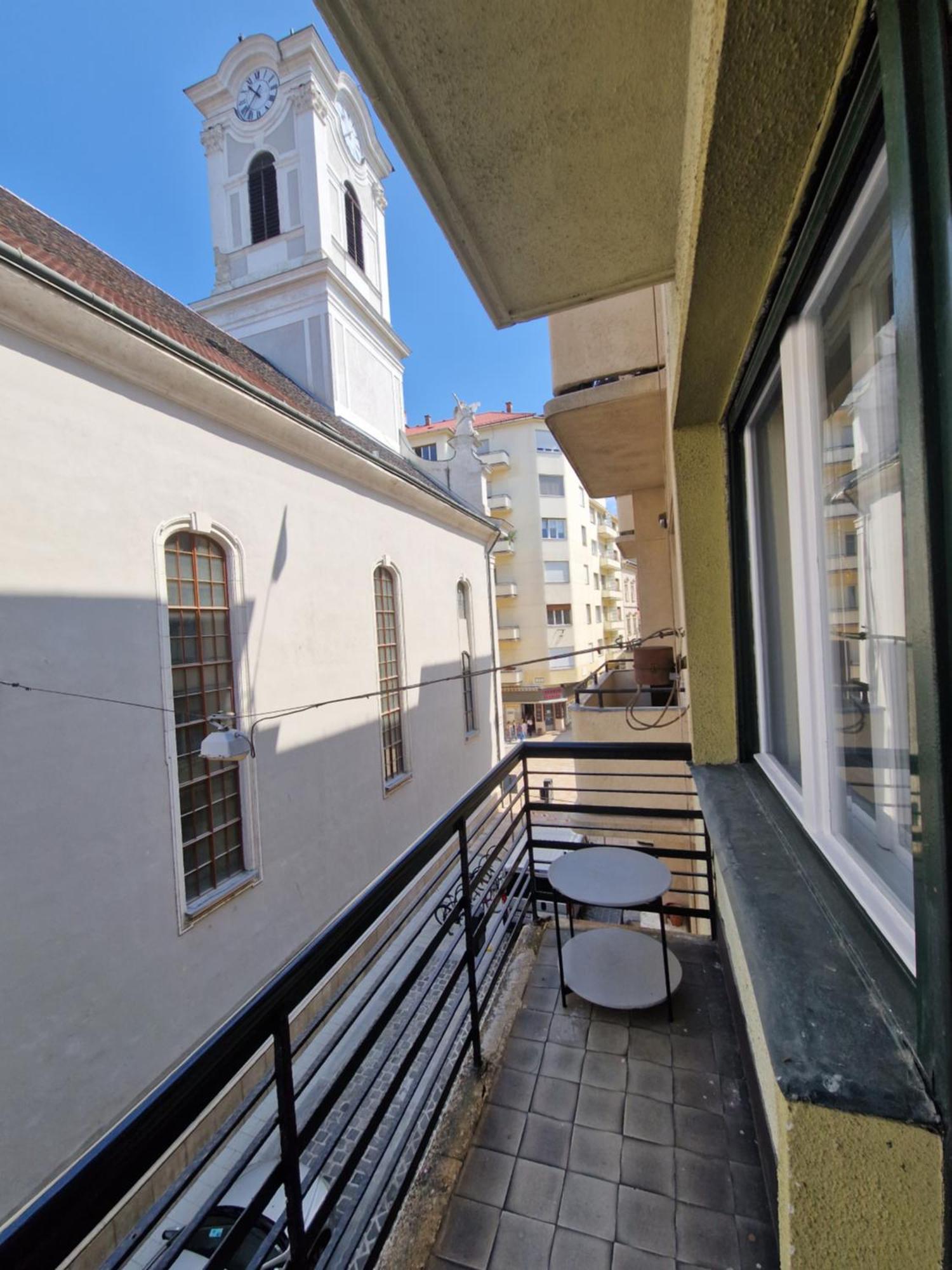 Apartment New 1bdr Modern Bauhaus Flat *